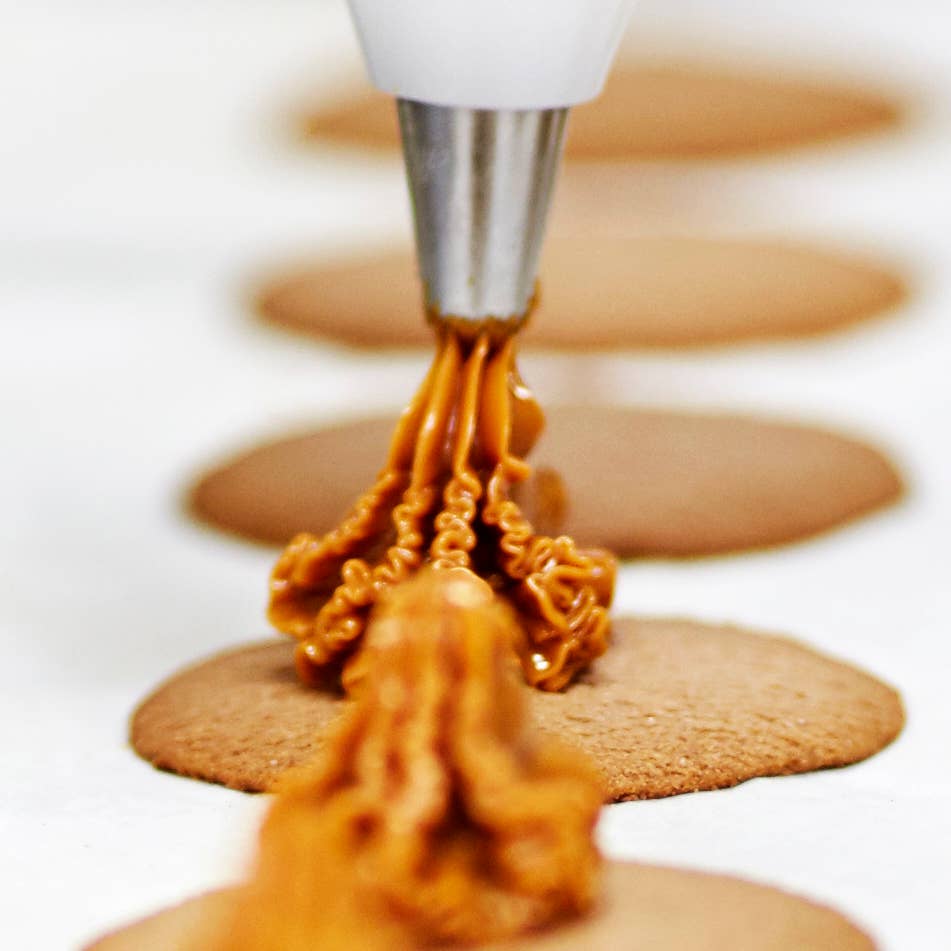 Snickerdoodle Alfajores Cookies